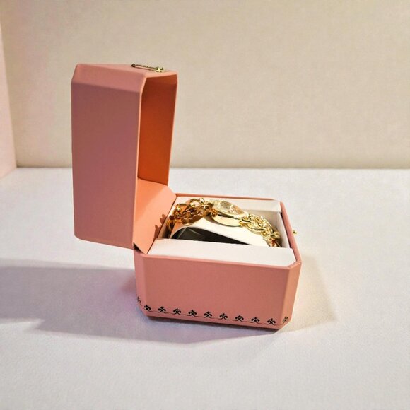 Juicy Couture Gold – tone NYC-Themed Charm Watch NIB - Picture 6 of 10